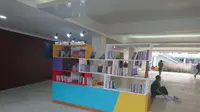 Perpustakaan mini di Istora Senayan yang sepi pengunjung karena kesalahan penempatan dari pihak pengelola. (Bola.com/Muhammad Ivan Rida)