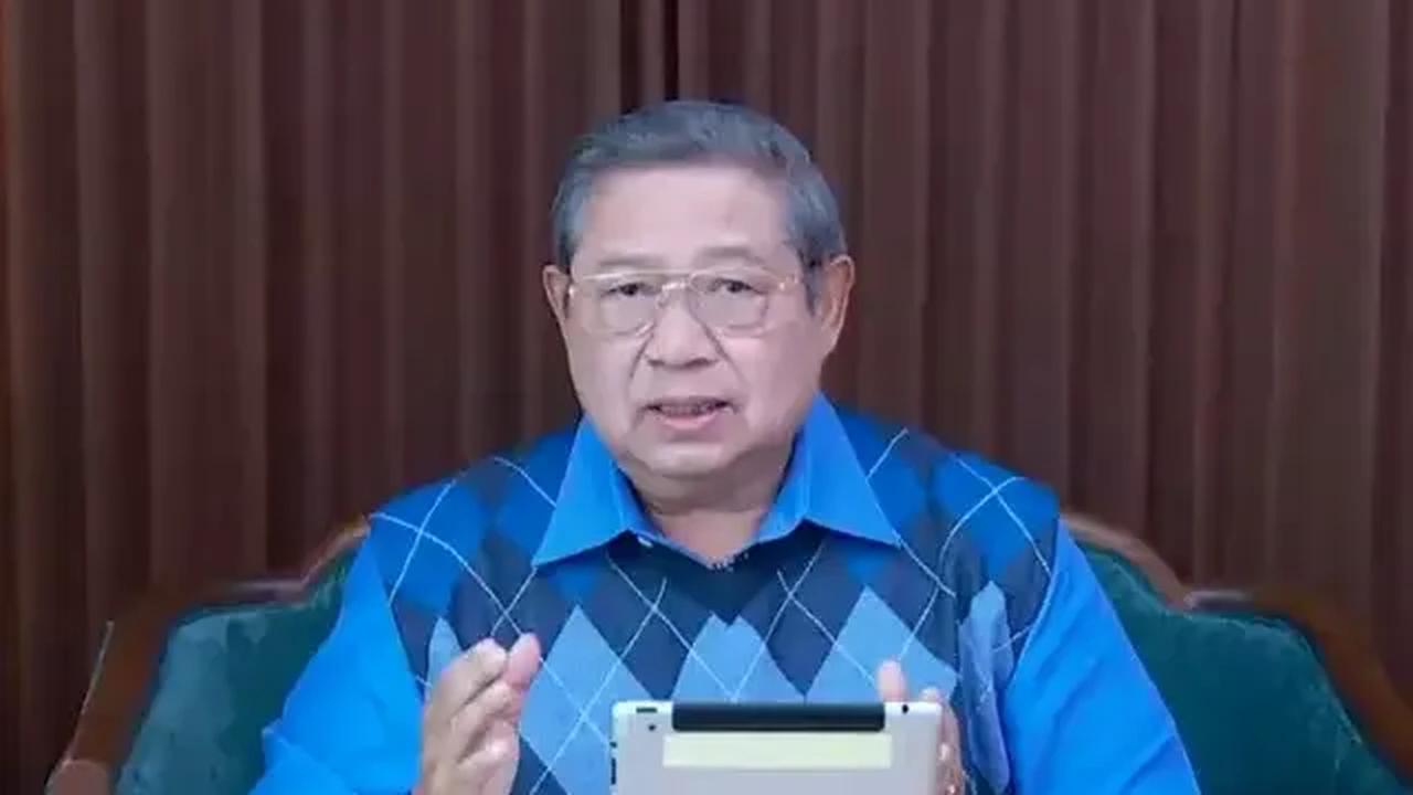 Kemudian, kata SBY, Indonesia berhasil membuktikan telah menjadi negara dengan ekonomi yang semakin mau dengan menjadi anggota G20. Serta Indonesia menjadi negara tiga besar demokrasi di dunia.&nbsp;