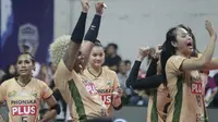 Pemain Gresik Petrokimia Pupuk Indonesia&nbsp;Kitania Medina Torres dan rekan-rekannya merayakan kemenangan atas&nbsp; Jakarta Pertamina Enduro pada laga PLN Mobile Proliga 2025 putaran kedua pekan kelima di GOR Jalak Harupat Bandung, Sabtu (8/2).&nbsp;(foto: PBVSI)