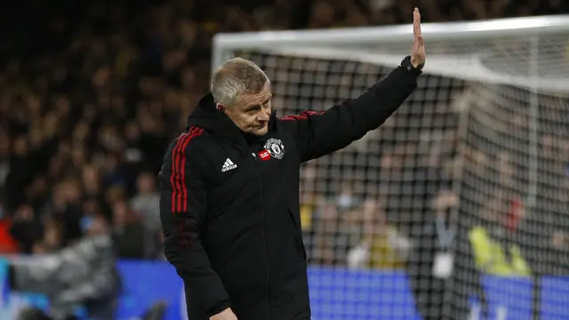 Foto: Usai Dibantai Watford, Ole Menghampiri Fans Manchester United Ditemani Sejumlah Pemain