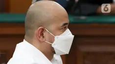 Terdakwa kasus dugaan perintangan penyidikan pada kasus pembunuhan Brigadir Yosua, Baiquni Wibowo mengikuti sidang pembacaan putusan di Pengadilan Negeri (PN) Jakarta Selatan, Jumat (24/2/2023). Majelis Hakim PN Jaksel menjatuhkan hukuman 1 Tahun dan denda Rp10 juta kepada Kompol Baiquni Wibowo. (Liputan6.com/Herman Zakharia)