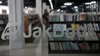 Suasana pasar buku Jakbook yang terletak di Pasar Kenari, Jakarta Pusat, Selasa (30/4/2019). Buku-buku yang dijual di Jakbook, baik lokal atau impor, lebih murah 30 persen dibanding harga di toko buku lain. (merdeka.com/Iqbal S. Nugroho)