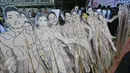 Aksi Wayang orang dalam rangka 'Deklarasi 10 Mei FCTC untuk Indonesia' di depan Istana Merdeka, Jakarta, Rabu (10/5). Akis tersebut mengajak anak muda berkolaborasi untuk mengakhiri hegemoni industri rokok di Indonesia. (Liputan6.com/Angga Yuniar)