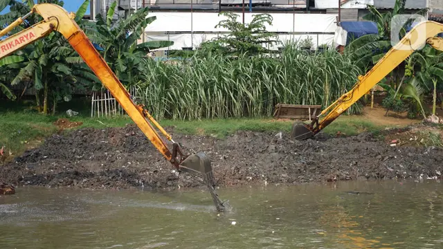 Alat Berat Dikerahkan untuk Atasi Pendangkalan Kanal Barat