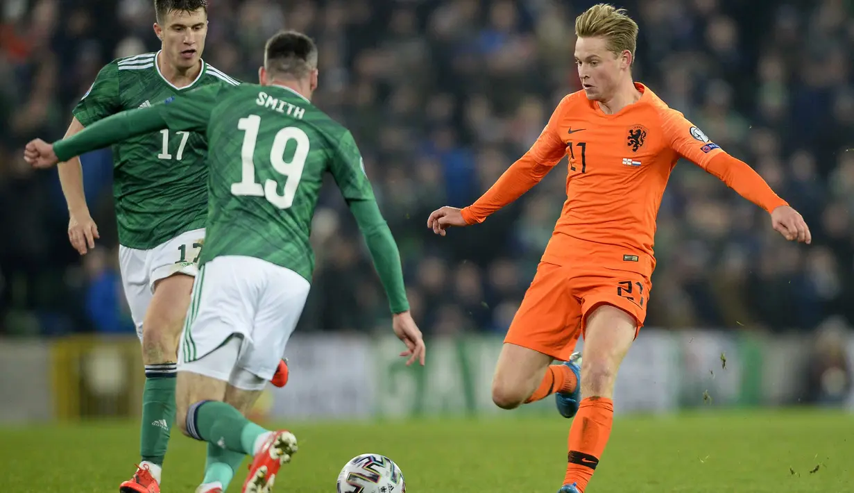 6. Frenkie De Jong (Belanda) - Gelandang Barcelona ini, tampil apik di level klub dan di Liga Champions. Timnas Belanda pun memanggilnya ke Kualifikasi Piala Eropa 2020. (AFP/Mark Marlow)