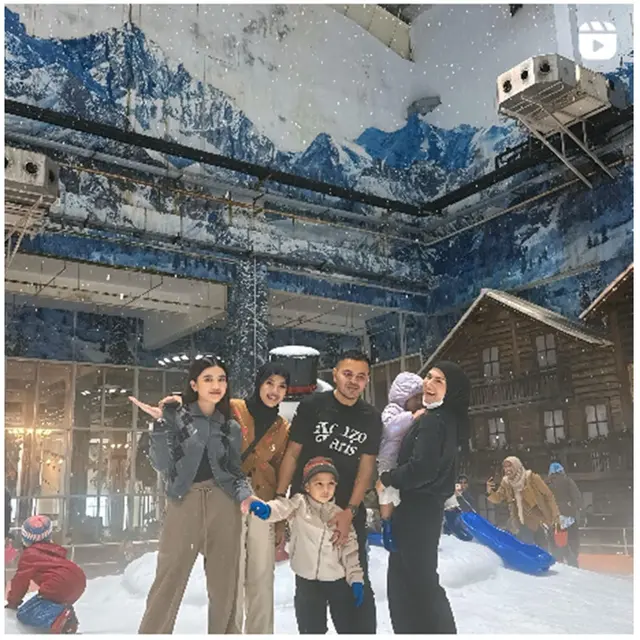 6 Potret Irish Bella Ajak Empat Anaknya Main di Snow World, Akhirnya Kumpul Bareng