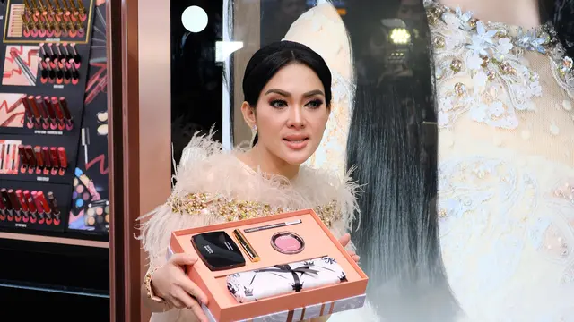 [Bintang] Ramadan 2018, Tampil Cantik Bercahaya Ala Syahrini dengan Produk Kosmetik Terbaru Ini