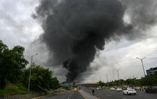 FOTO: Kebakaran Dahsyat Hanguskan Pasar Mingguan di Pakistan, Lebih dari 100 Toko Terbakar