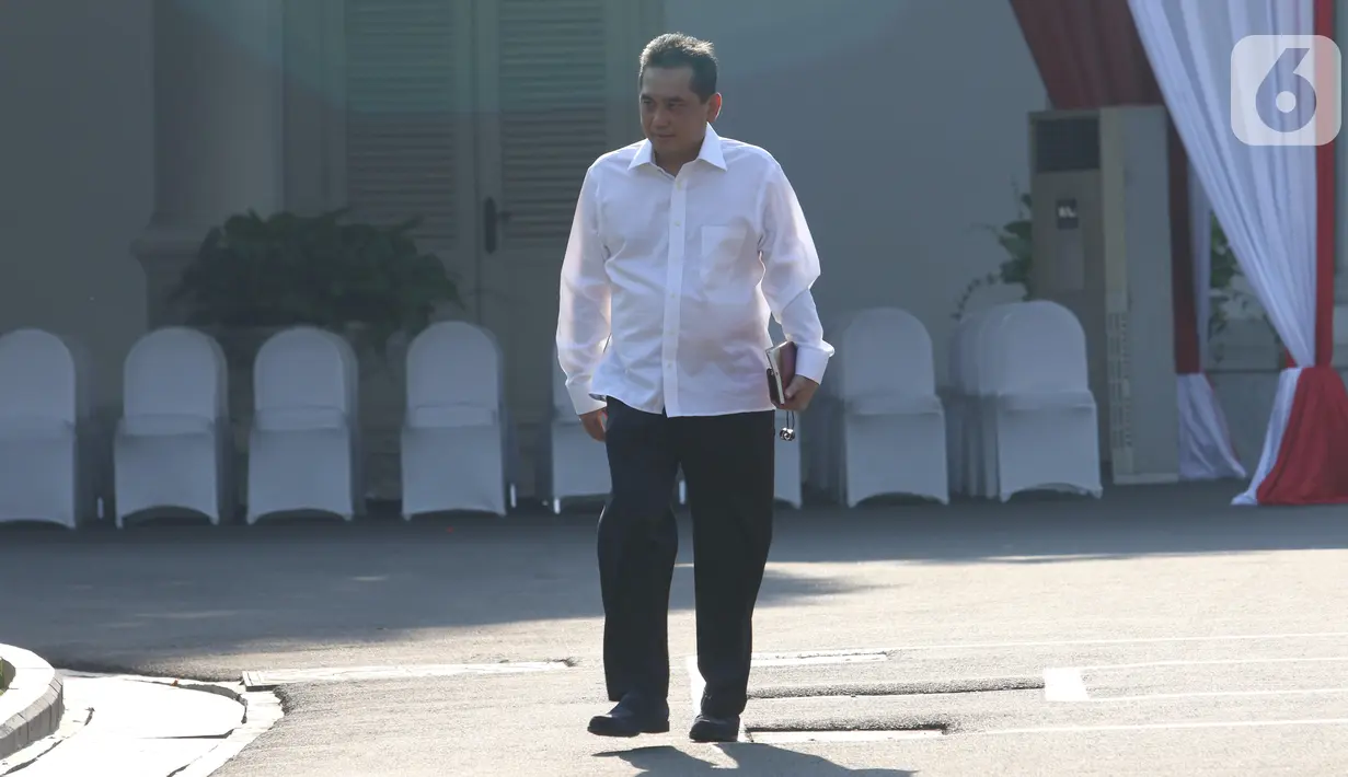 Ketum PB Ikatan Anggar seluruh Indonesia Agus Suparmanto tiba di Kompleks Istana Kepresidenan di Jakarta, Selasa (22/10/2019). Sebelum Agus, sudah ada 30 calon pembantu kabinet pemerintahan Jokowi-Maruf yang diundang ke Istana. (Liputan6.com/Angga Yuniar)