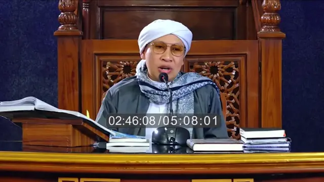 Pengasuh LPD Al Bahjah, KH Yahya Zainul Ma'arif alias Buya Yahya