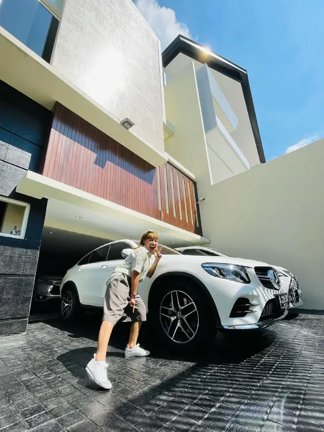 Mendiang Mpok Alpa dan Mobil Mewah