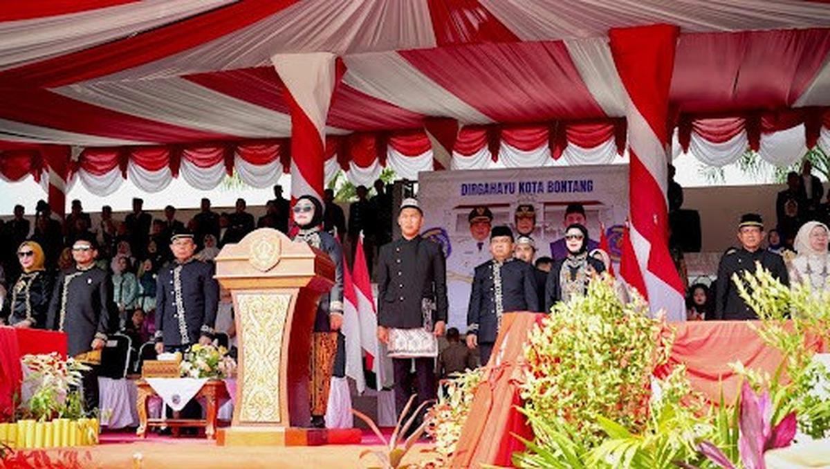 Wali Kota Bontang Neni Moerniaeni memimpin langsung upacara HUT ke-26 Kota Bontang
