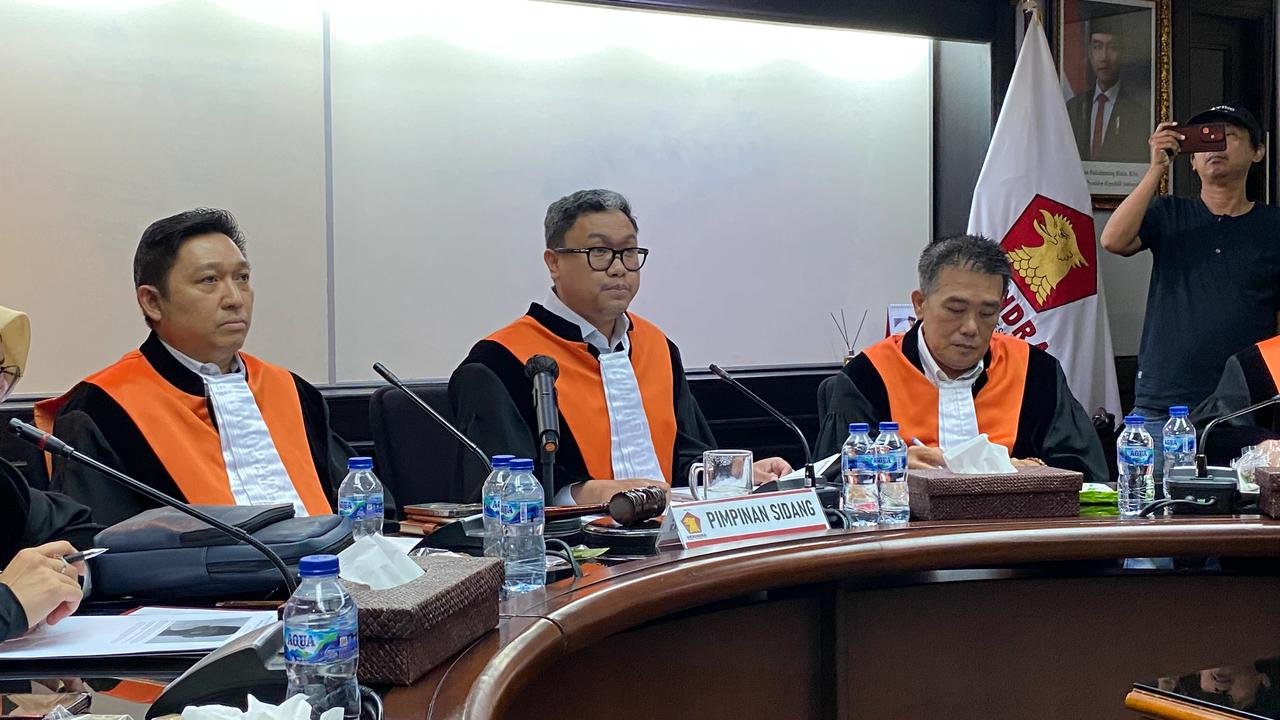 Anggota DPRD Jember Ahmad Syahri As Sidiqi yang viral merokok dan main game saat rapat disidang di DPP Gerindra, Jumat (15/5/2026).