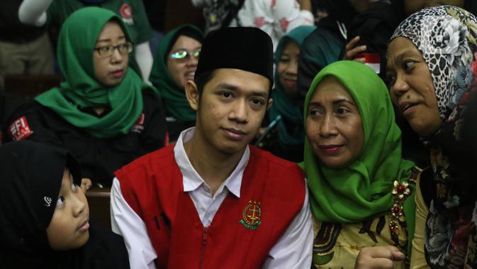 Fakta-Fakta Luthfi Alfiandi, Pemuda Pembawa Bendera Saat ...