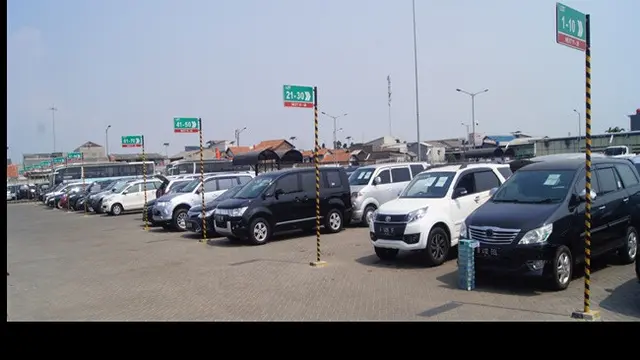 Deretan mobil yang dilelang oleh JBA Indonesia, salah satu anak usaha PT Adi Sarana Armada Tbk (ASSA) (Dok: PT Adi Sarana Armada Tbk)