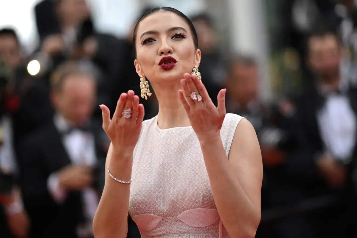 Raline Shah dan Lee Jung Jae di Red Carpet Cannes Film Festival