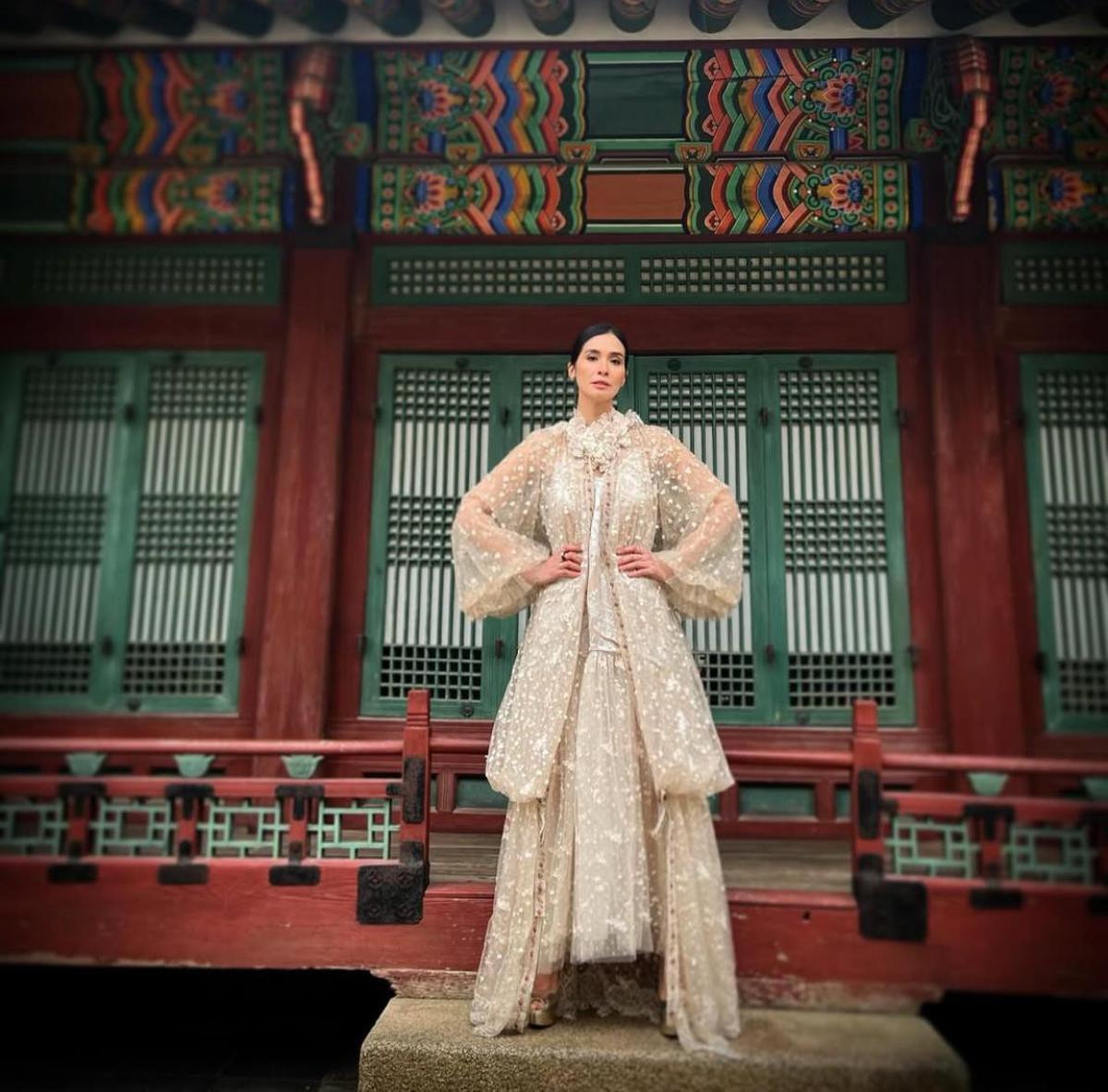 6 Potret Cantik Marsha Timothy, Tampil Bak Putri Bangsawan dengan Set Lace di Korea Selatan