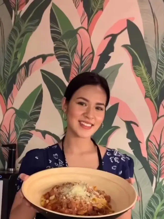 6 Momen Raisa Masak Untuk Hamish Daud, Curi Perhatian