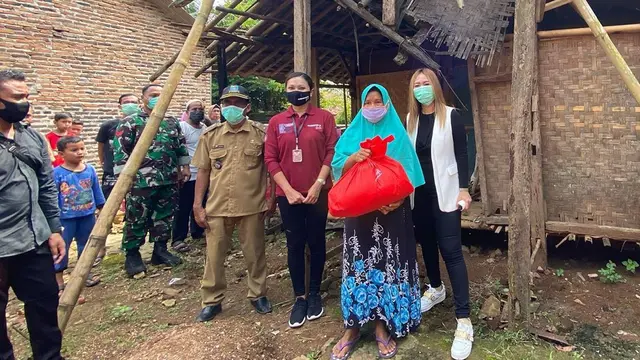 5 Momen Inul Daratista Bagikan Sembako di Tengah Corona Covid-19