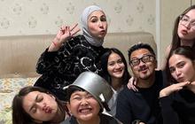 Momen Kocak Kejutan Ulang Tahun Ferry Maryadi ke-50 dari Geng Mermaid, Dapat Kado Sekarung Beras hingga Aksi Kabay Pakai Topi Panci