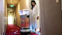 M Social Hotel Singapura menjadi hotel pertama di Asia Tenggara yang menggunakan robot sebagai pelayan kamar. Foto: CNN.