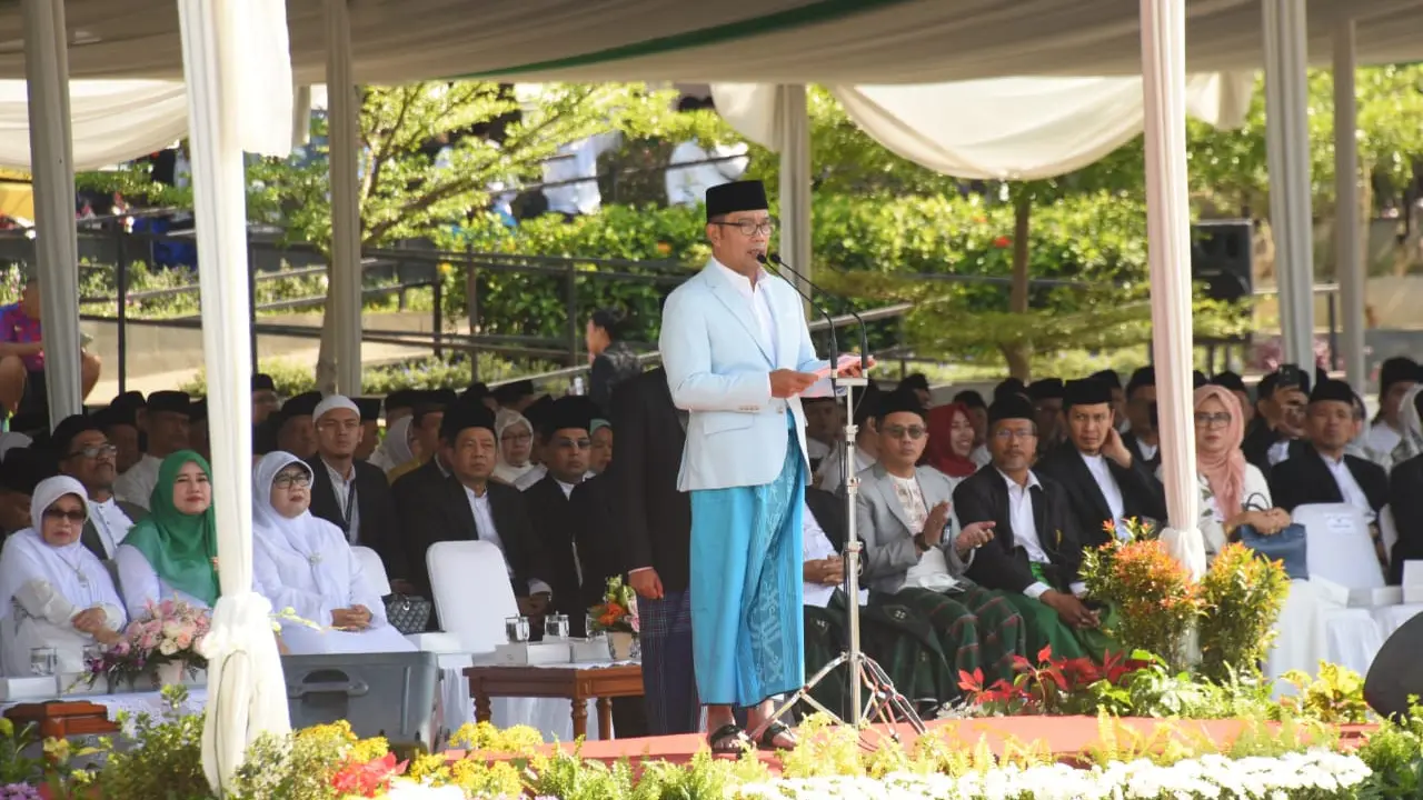 Emil saat menghadiri Peringatan Hari Santri Tingkat Provinsi Jabar di Lapangan Gasibu Kota Bandung, Selasa (22/10/19).