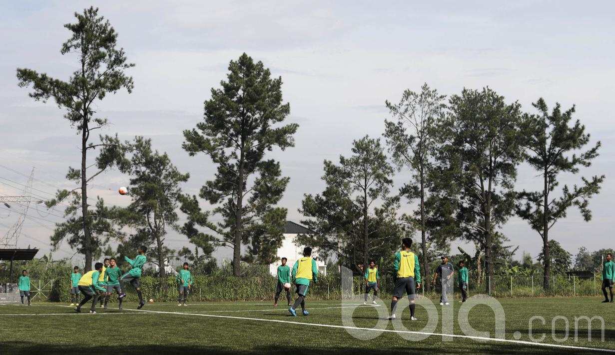Suasana latihan seleksi Timnas Indonesia U-16. Setelah pengumuman hasil seleksi Timnas akan dilakukan pemusatan latihan pada 4 April 2017. (Bola.com/M Iqbal Ichsan)