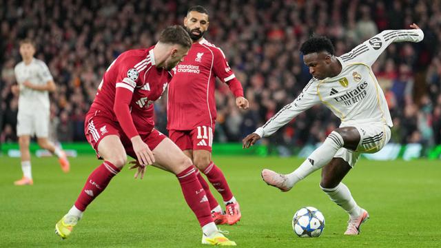 Foto: Aksi Tangguh Conor Bradley saat Bikin Vinicius Mati Kutu di Liga Champions