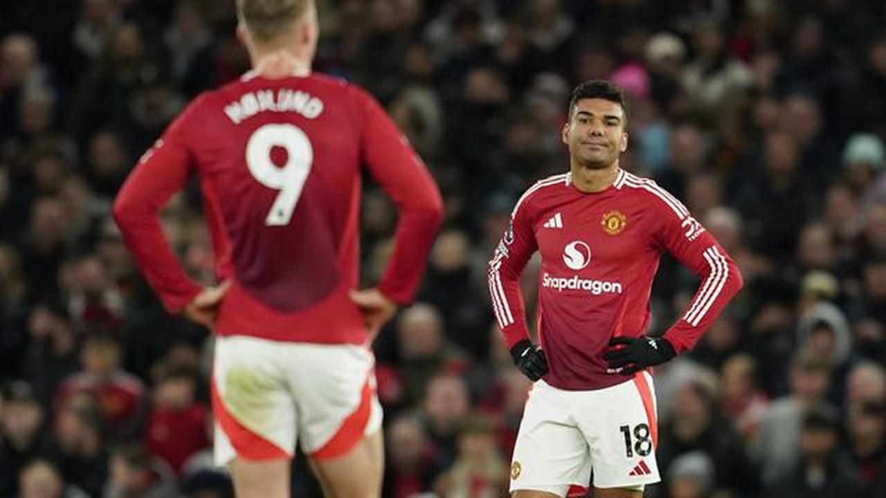 Respons Michael Carrick soal Kans Casemiro Dipertahankan Semusim Lagi di MU