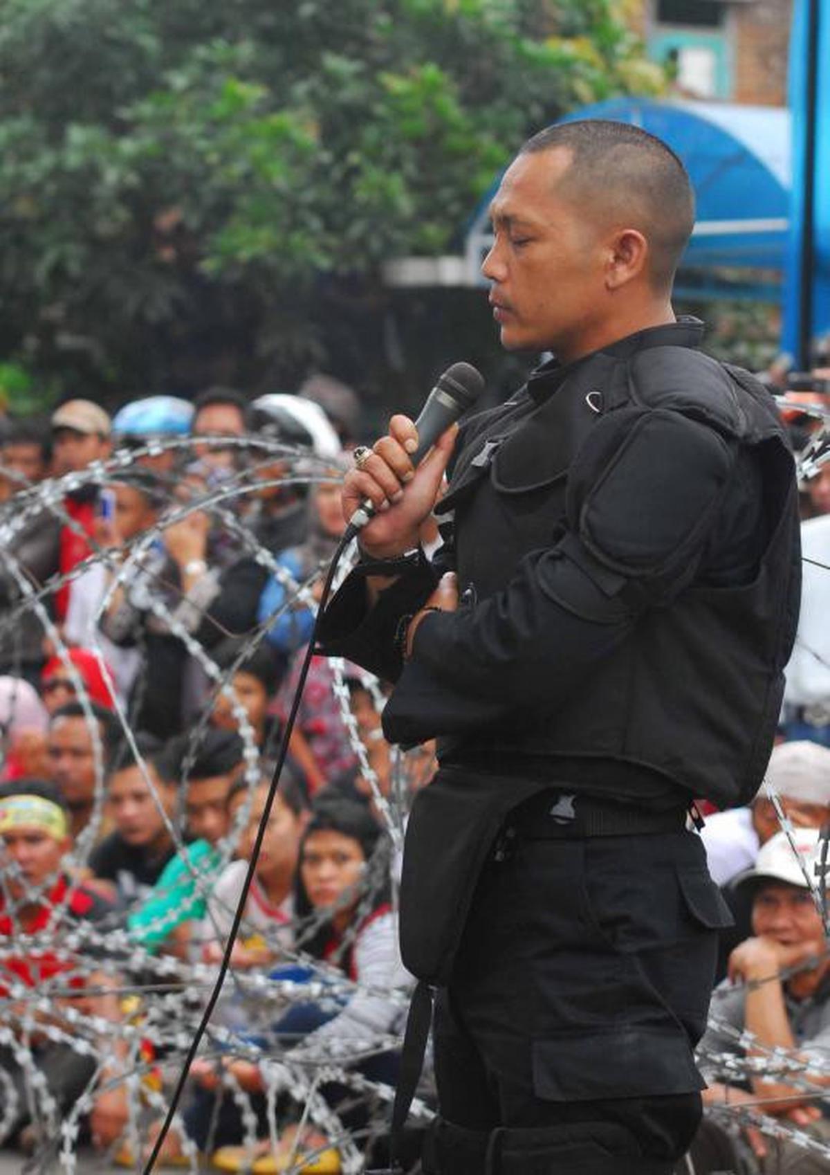 Usai sidang Aceng, warga dan polisi dzikir bersama