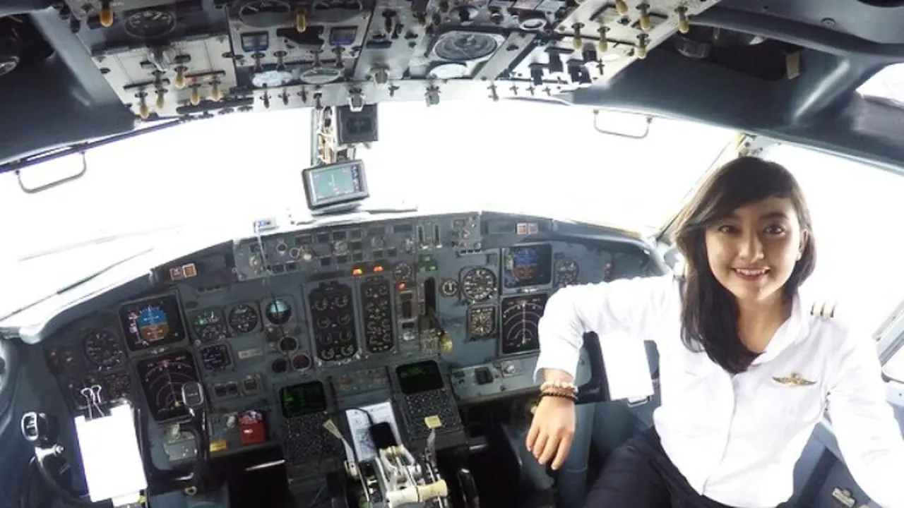 10 Potret Cantik Pilot Asal Brebes Ini Mampu Alihkan Duniamu