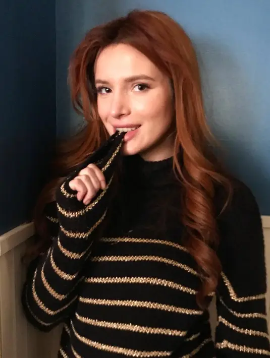 Nggak cuma sekadar seksi, Bella Thorne pun bisa tampil menggemaskan. (instagram/bellathorne)