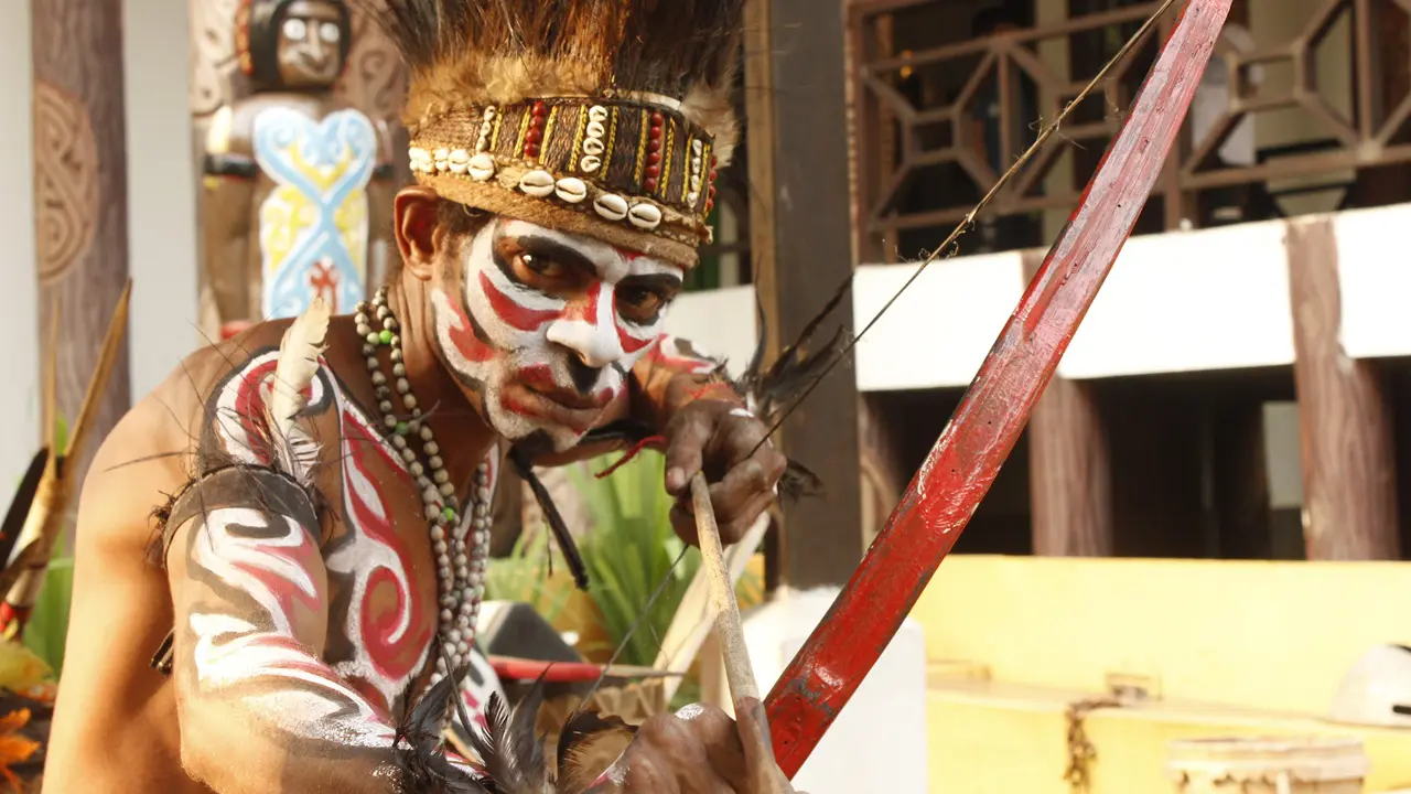 Keunikan Pakaian Adat Papua Barat Ewer