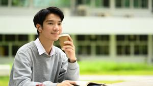 Tak Punya Banyak Waktu? Begini Cara Pria Aktif Menjaga Grooming Tetap Simpel