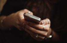 Cemas Menunggu Kabar dari Gebetan? Ini Penjelasan Psikologisnya