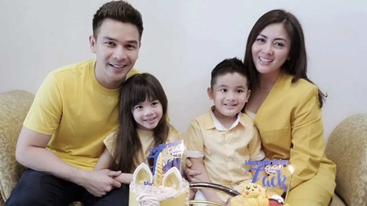 7 Potret Terbaru Zac dan Zoe, Anak Kembar Jonathan Frizzy yang Menggemaskan