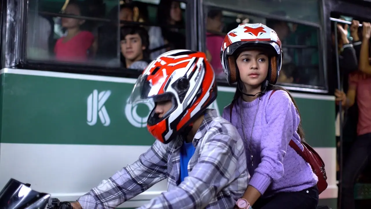 Mahluk Manis Dalam Bis