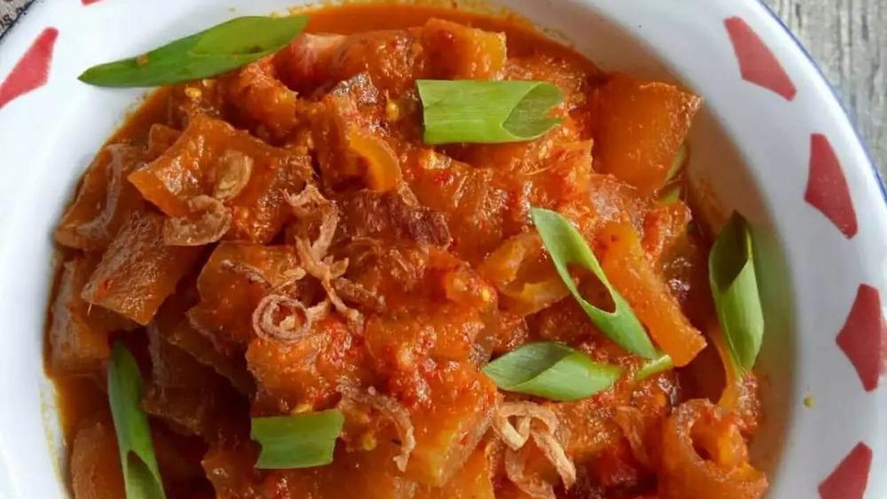 8. Kikil Asam Pedas