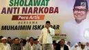 Ketua Umum PKB Muhaimin Iskandar bersama selebriti Tanah Air menghadiri Sholawat Anti Narkoba di Komplek Parlemen, Senayan, Selasa (6/3). Selawat ini juga sebagai cara untuk menjauhkan bangsa Indonesia dari kejahatan narkoba. (Liputan6.com/Johan Tallo)