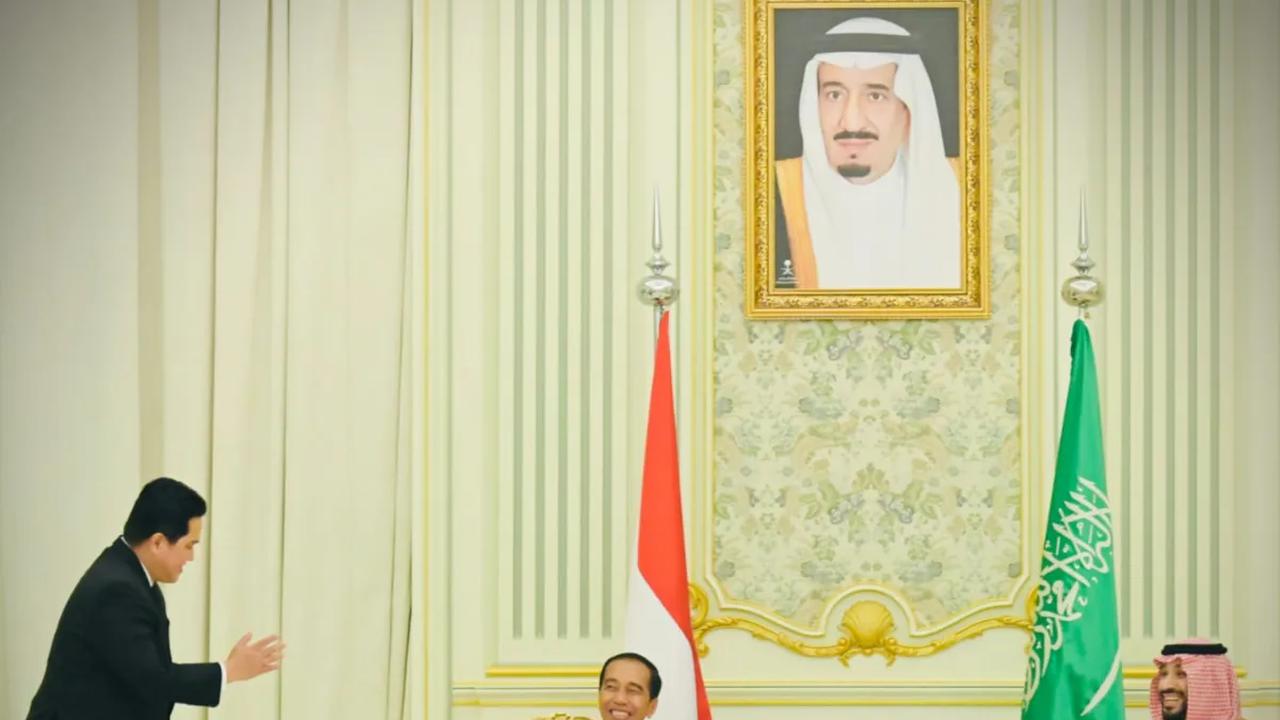 Selepas itu, Jokowi dan Pangeran MBS melakukan pertemuan bilateral di ruang pertemuan, Istana Al-Yamamah. Setelah pertemuan bilateral selesai, Jokowi kemudian menghadiri jamuan makan oleh Pangeran MBS.