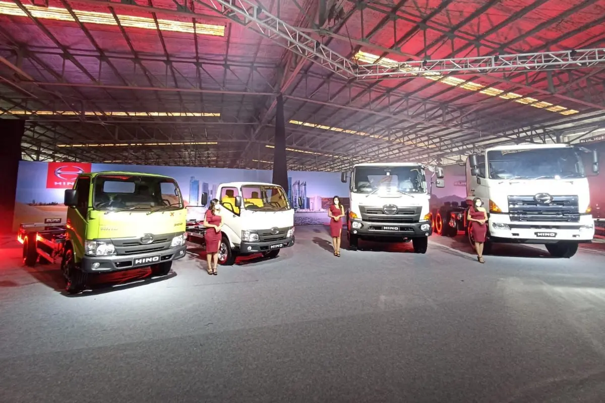 PT Hino Motors Sales Indonesia (HMSI) meluncurkan semua kendaraannya dengan standar mesin emisi Euro4