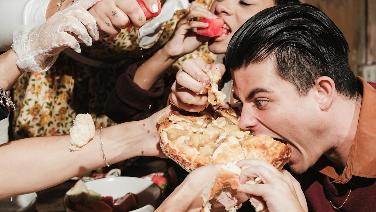 ilustrasi makan berlebihan