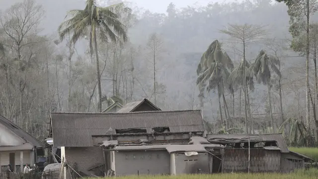 Rumah-Rumah Terdampak Gunung Semeru Meletus
