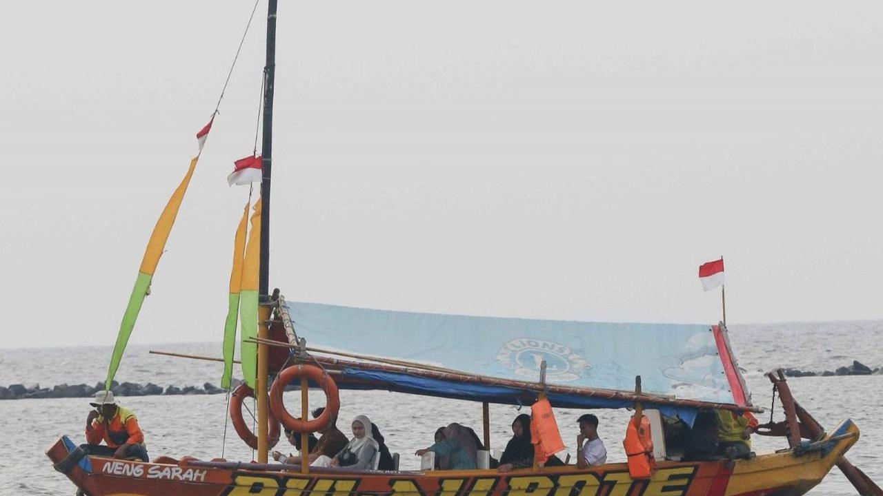 Antusiasme pengunjung diperkirakan akan terus meningkat seiring dengan kebijakan program gratis masuk Ancol yang diberlakukan dalam rangka memperingati HUT ke-497 Jakarta. Foto: Liputan6.com / Herman Zakharia<br>