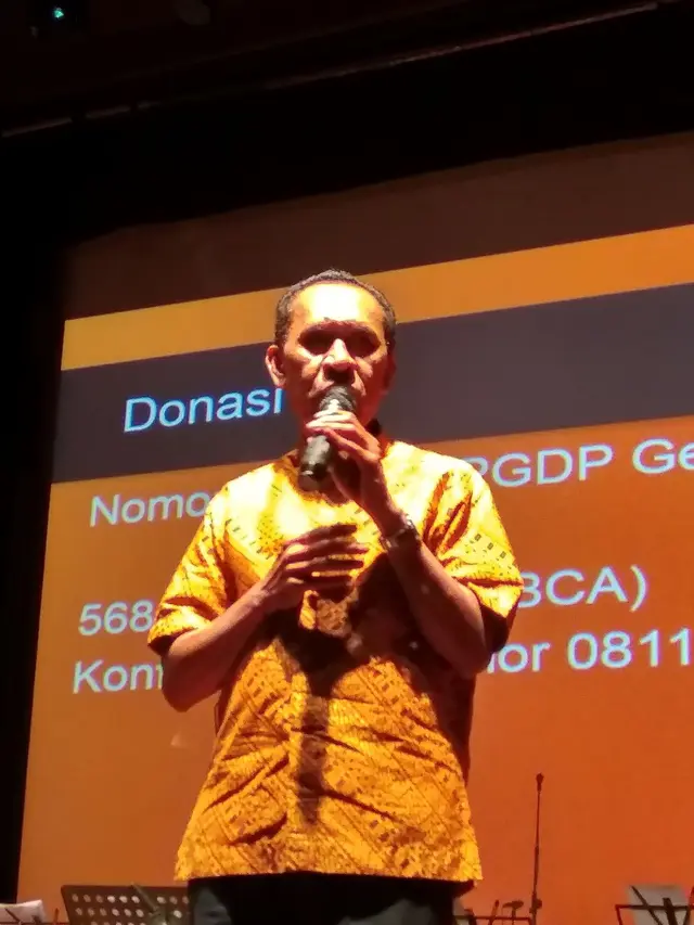 Pastor Kepala Gereja St. Bartolomeus Paroki Taman Galaksi, P. Thomas Bani, SVD (foto: Lea Citra Santi Baneza)