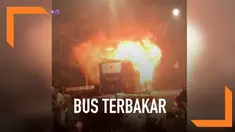 Sebuah bus Transjakarta hangus terbakar di dekat Pasar Baru, Sawah Besar, Jakarta Pusat. Peristiwa ini membuat lalu lintas di sekitar lokasi macet.