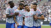 Manchester United berbalik unggul pada menit ke-89 melalui Jesse Lingard. Tembakan melengkungnya bersarang telak di kiri atas gawang Lukas Fabianski. (AFP/Ian Kington)