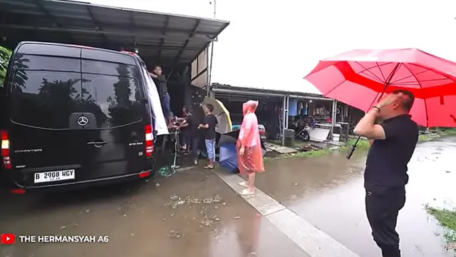 Ashanty saat mobil mewahnya bocor (YouTube/The Hermansyah A6)