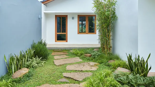 Desain Rumah Desa dengan Taman Mini yang Bikin Udara Dingin (AI)