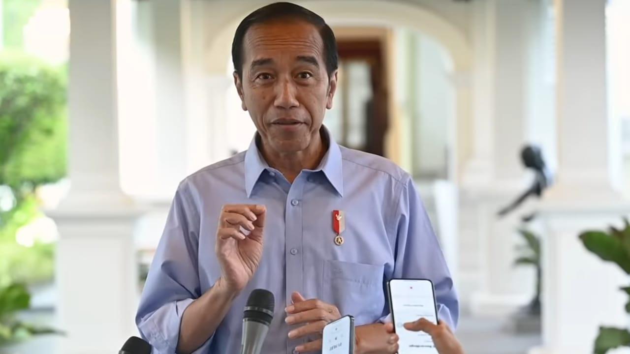 Blak-blakan Jokowi Ungkap Makna Kemeja Biru Khas 'Prabowo-Gibran' saat Beri Pernyataan Demo RUU Pilkada
